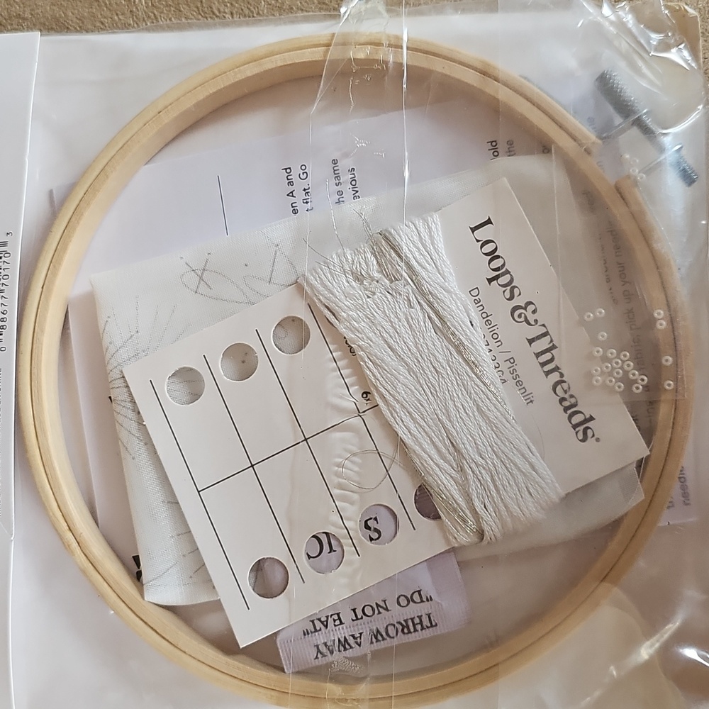 Loops & Threads Embroidery Kit - Picture 5 of 6